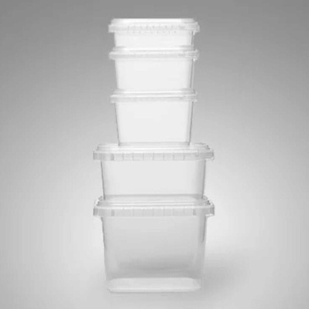 Contenants alimentaires en plastique transparent pour stockage durable.